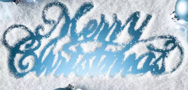 她们穿红绿过圣诞，你就穿白色，不脱颖而出才怪！