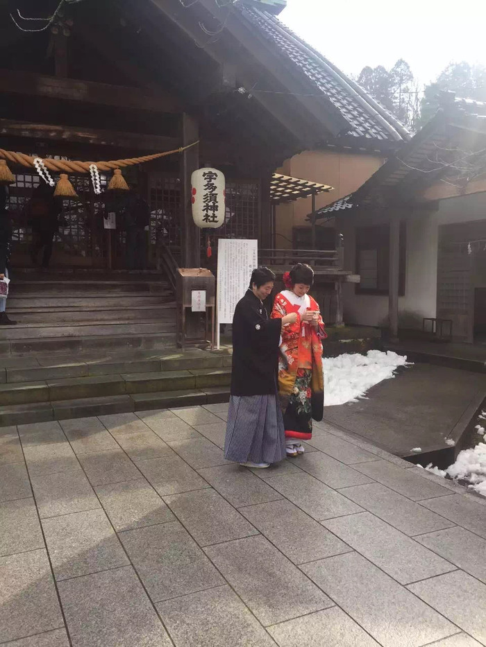 日本的冬天依旧色彩绚烂,冬季日本的冰雪日照