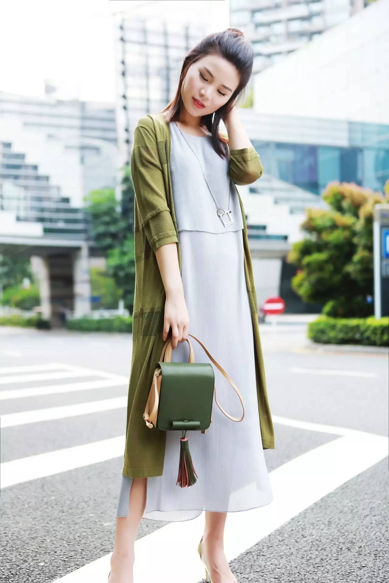 如何将黑白灰穿出高级感？｜CADIDL风气街拍