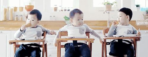 别人上节目成童星，他却混成表情包，火爆多年竟长残这样！