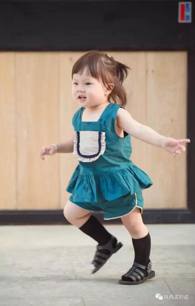 偶遇美女西安,偶遇红衣美少女