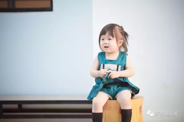 偶遇美女西安,偶遇红衣美少女