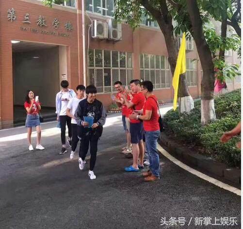 王源易烊千玺鼓励王俊凯高考加油,王源易烊千玺为王俊凯高考加油