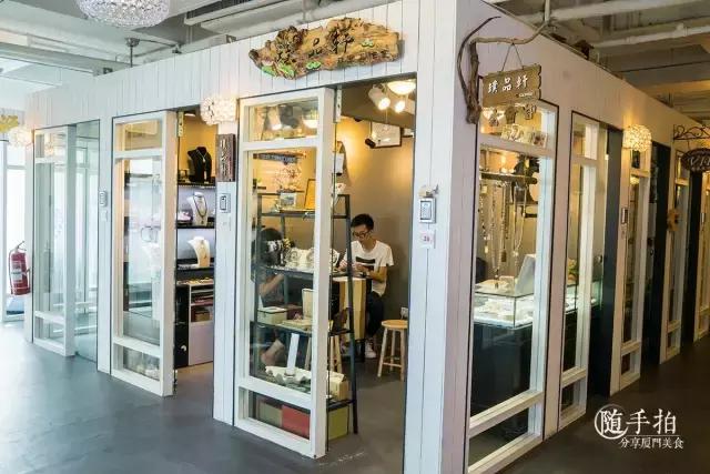 高层写字楼观景阳台 (高端写字楼空中花园观景台)