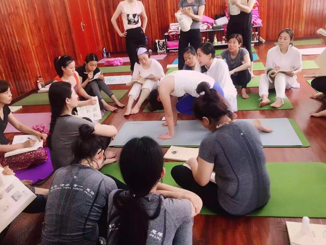 生理期瑜伽经络操口令完全版,生理期瑜伽运动30分钟完全版