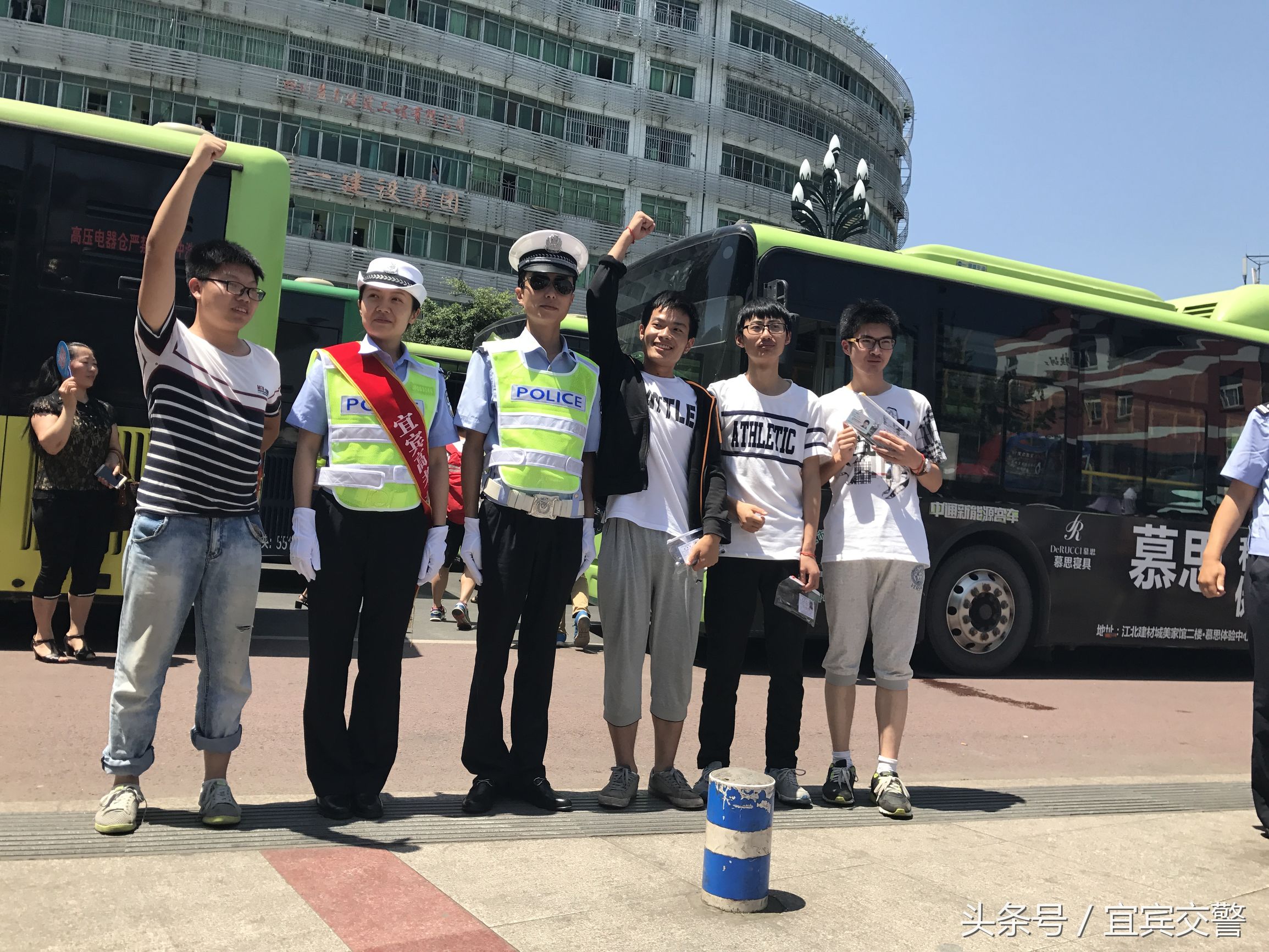 郑州爱心护考交警同行,爱心助考交警同行