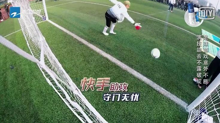 鹿晗巅峰时期有多夸大踢球,鹿晗踢球踢哪个位置