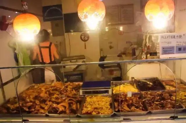 成都的夏夜，就合适穿起拖板儿鞋，整点卤菜，来盘冷啖杯！