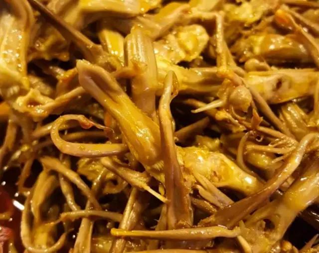 成都的夏夜，就合适穿起拖板儿鞋，整点卤菜，来盘冷啖杯！