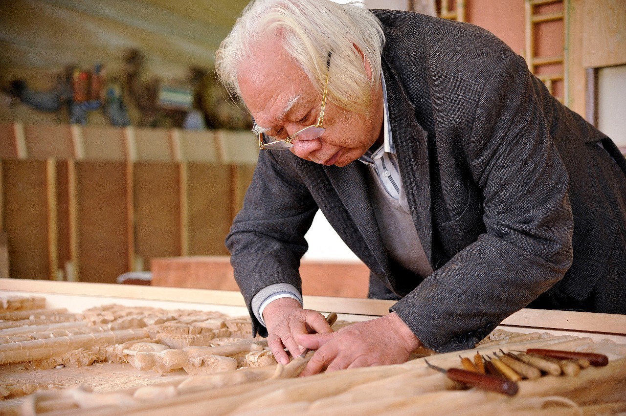 循序一甲子而致精穷理近八旬立修名——追记中国工艺美术大师徐经彬