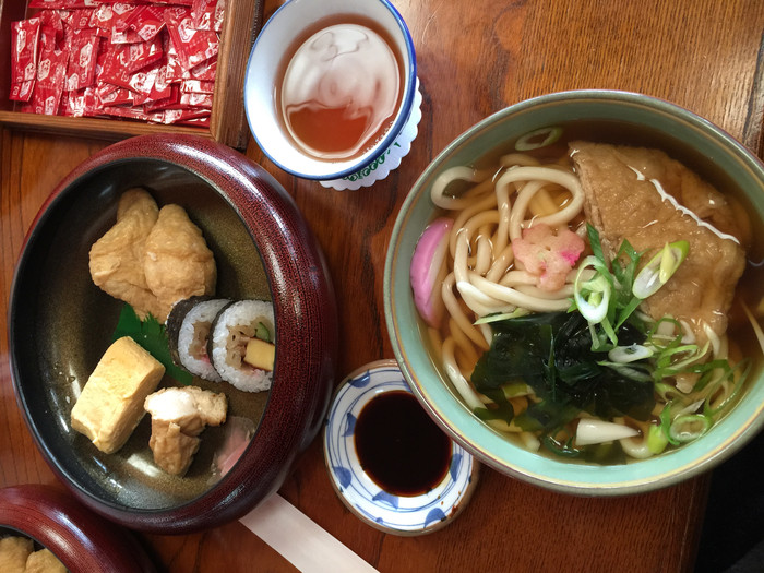 日本的冬天依旧色彩绚烂,冬季日本的冰雪日照