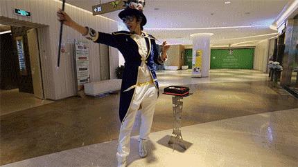 能把一条柴犬请来当服务员，也只有杭州这家新晋网红商场了吧……这波刷卡5折攻略，你一定收好！