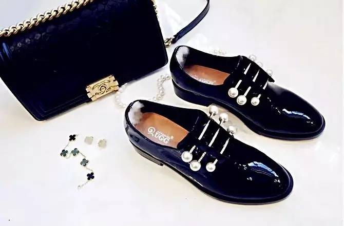 杨幂最新款潮鞋,杨幂最新ugg