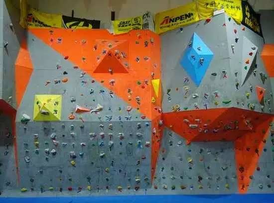 如何选择最优室内攀岩路线,攀岩最难路线挑战