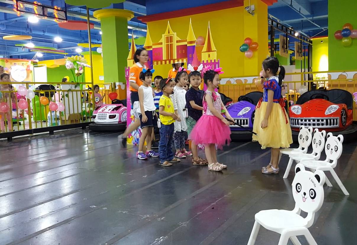 合适5个幼儿演的英文童话剧,英语童话剧表演小红帽