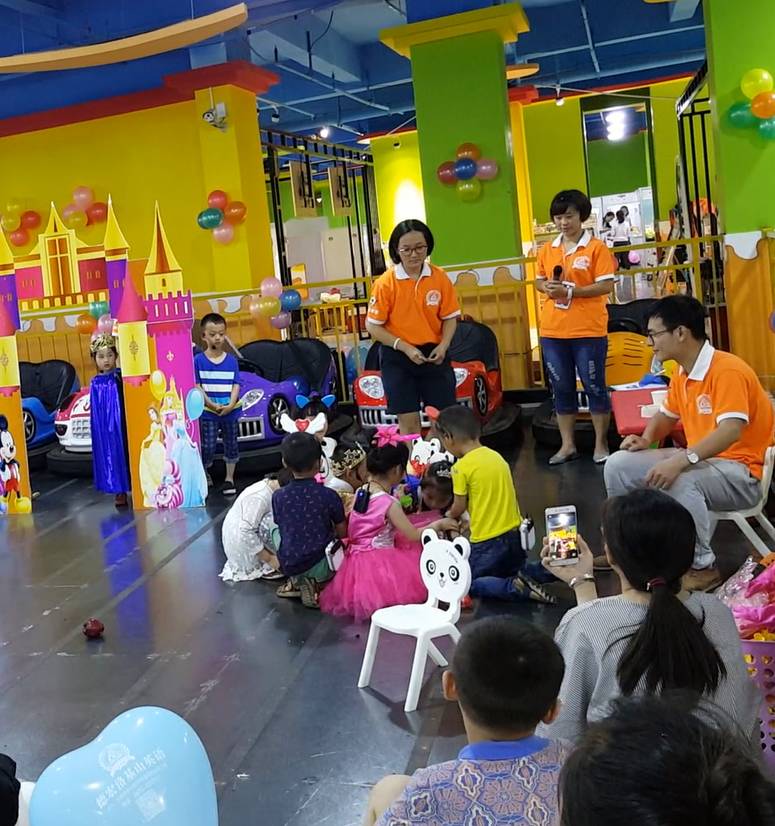 合适5个幼儿演的英文童话剧,英语童话剧表演小红帽