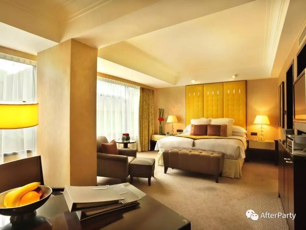 香港｜买衫买到十点一