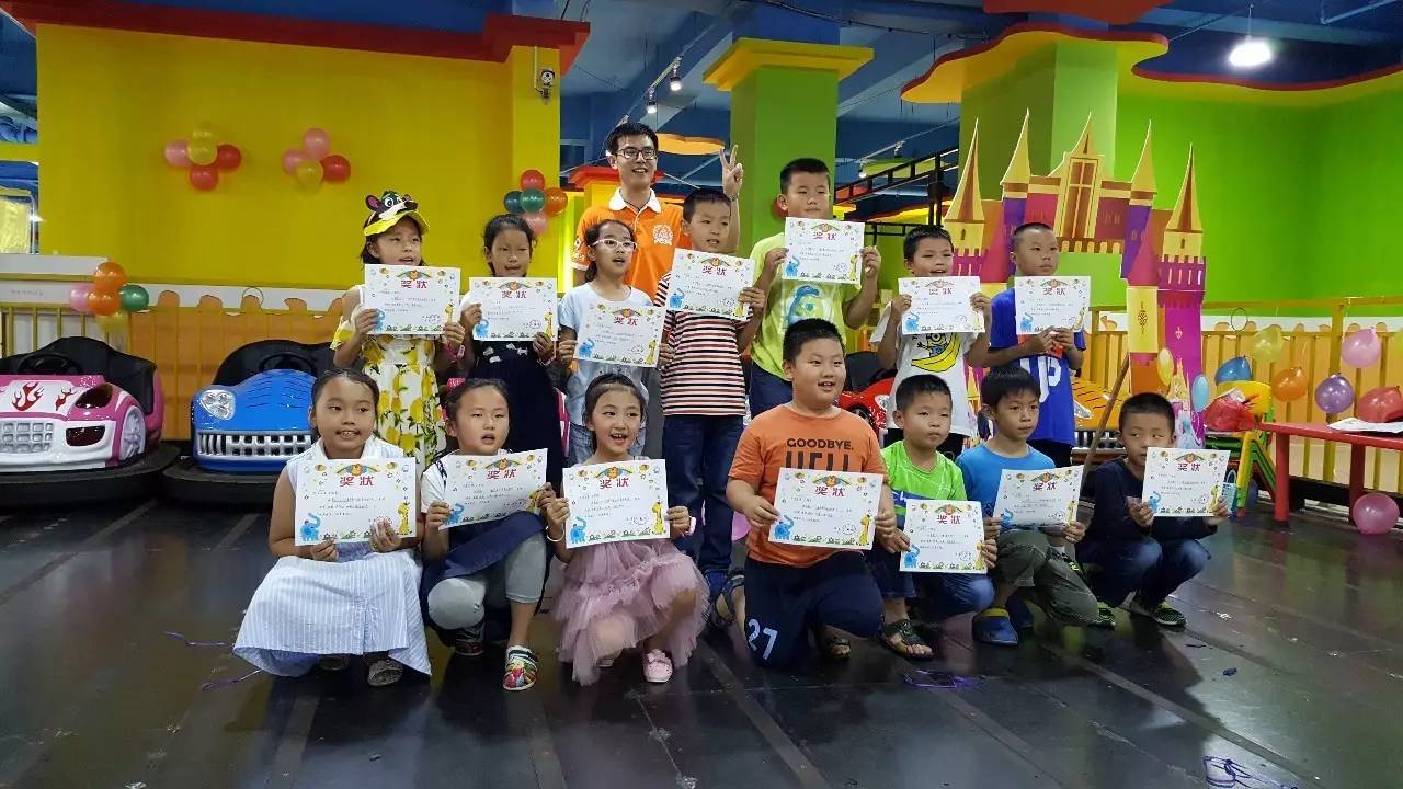 合适5个幼儿演的英文童话剧,英语童话剧表演小红帽