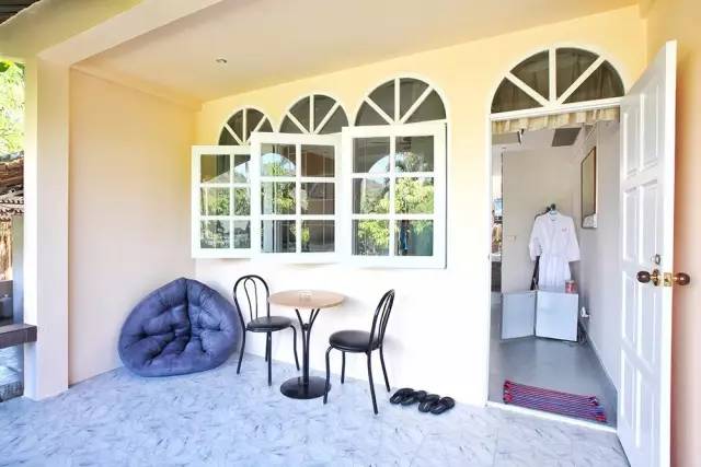 普吉岛“小包总”又火了！撞脸明星的他，用四川美食征服整个海岛