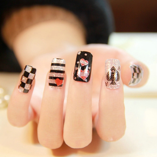 2021年夏季最流行的法式美甲,手黑合适什么颜色美甲纯色夏季