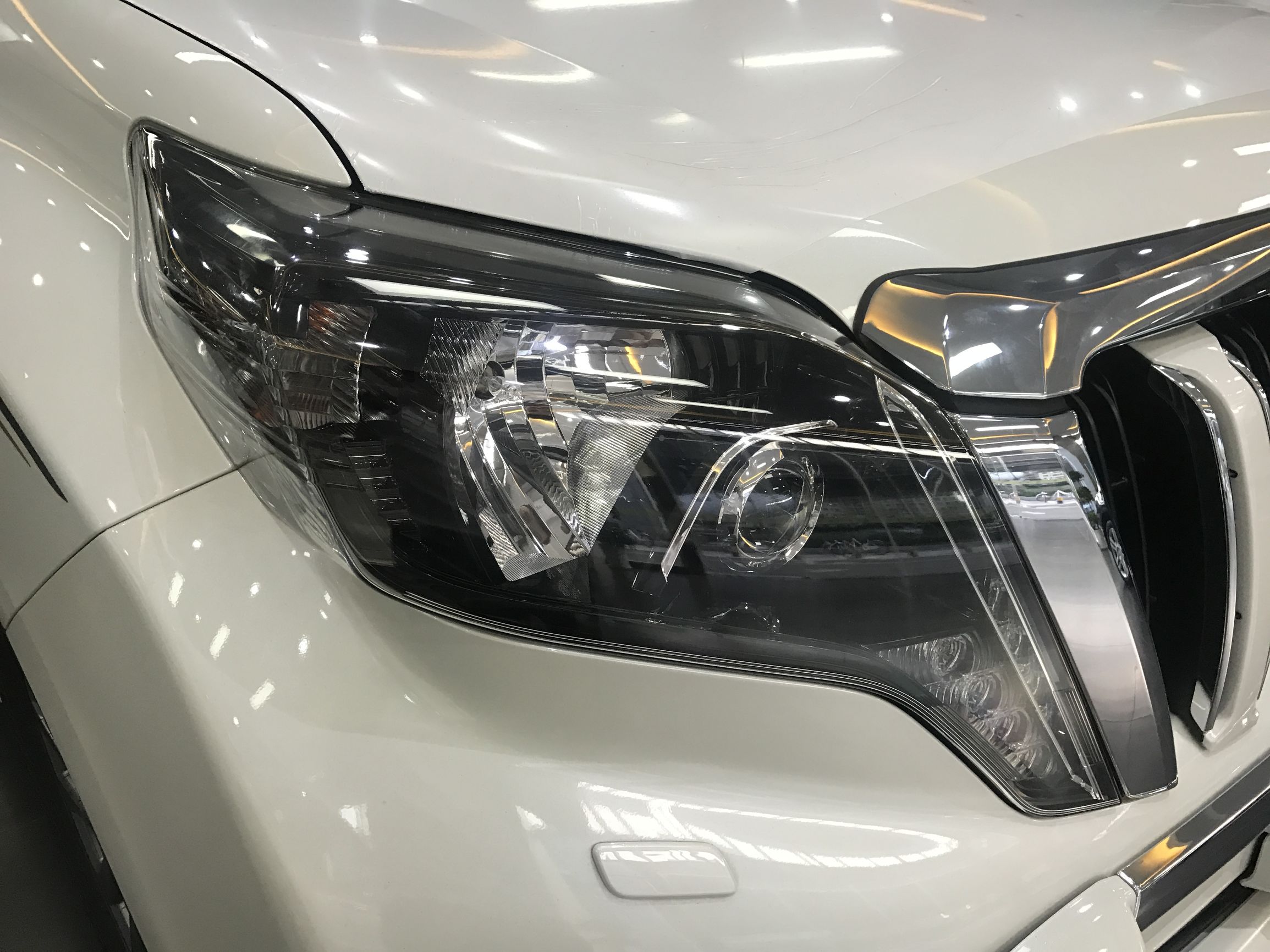 18年顶配限量版酷路泽熏黑大灯,19款丰田霸道顶配限量版