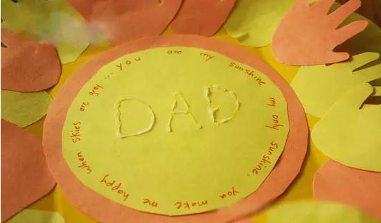 用正方形的纸给爸爸做父亲节礼物,送给爸爸的父亲节礼物手工贺卡