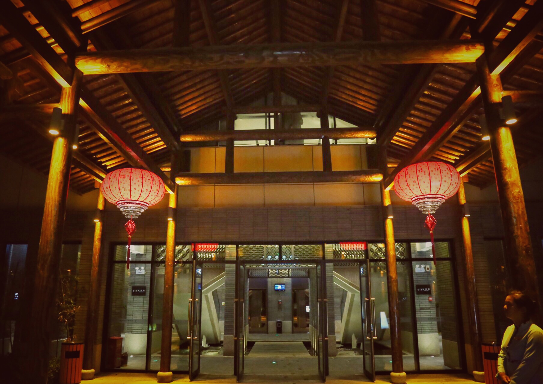 天沐温泉和汤泊温泉哪个好,长白山天沐戴斯温泉酒店温泉