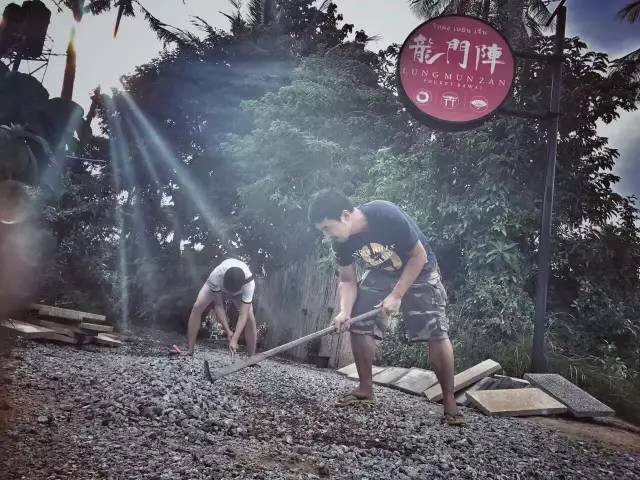 普吉岛“小包总”又火了！撞脸明星的他，用四川美食征服整个海岛