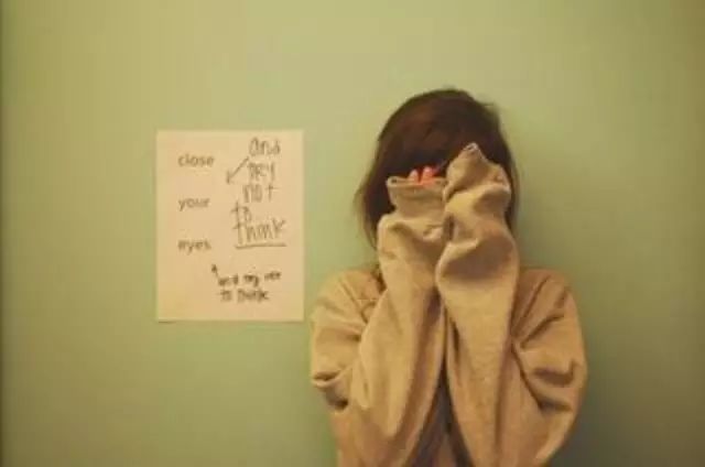 他朋友圈屏蔽了我该怎么办,对方屏蔽了我我怎么看他朋友圈