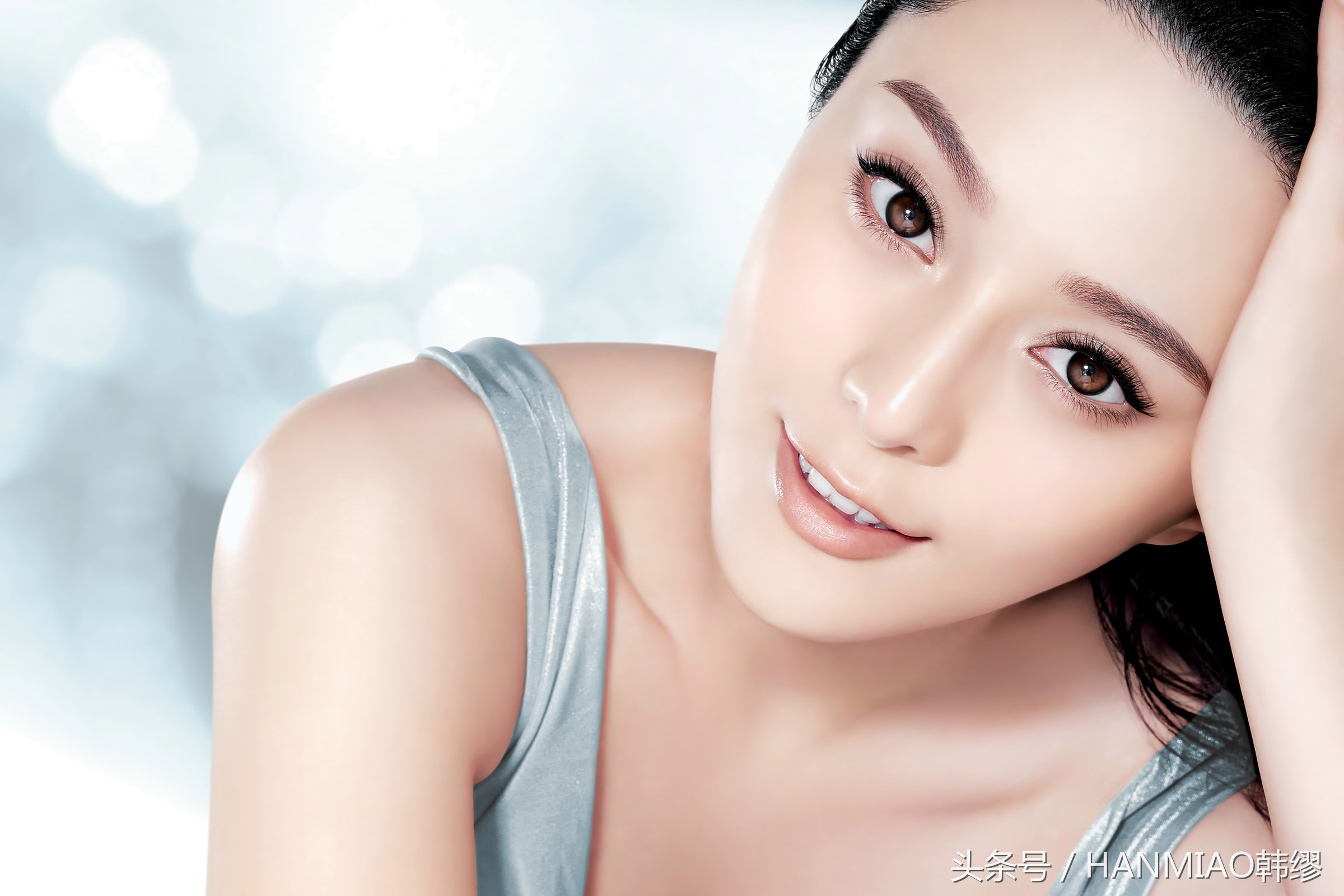 范冰冰晒九宫格睡衣自拍,范冰冰敷着面膜