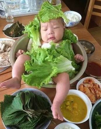 大爷的遮阳工具堪称完美，整体搭配又如此清新脱俗