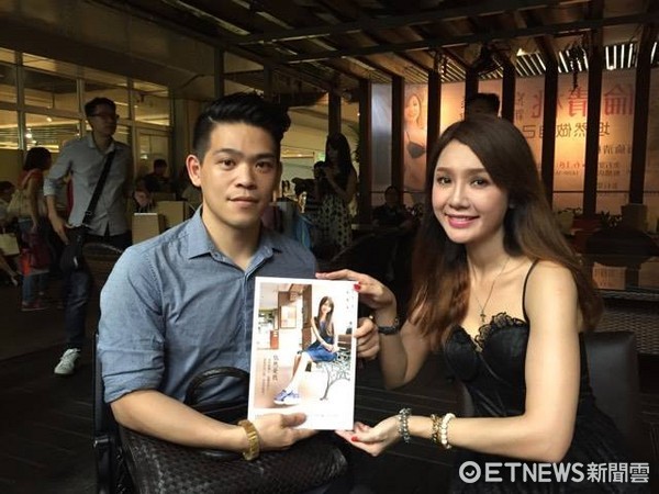 直击/暖男黄景裕送LV海伦清桃笑收下：我身份不合适啦