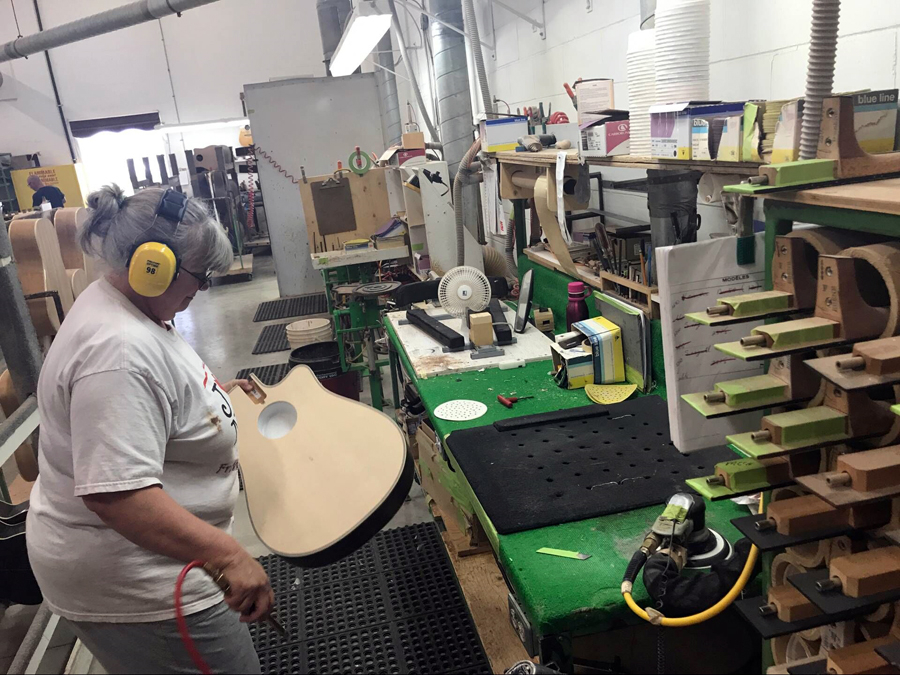 极速快报：弘力乐器2017加拿大Godin吉他工厂参观第一天精彩视频