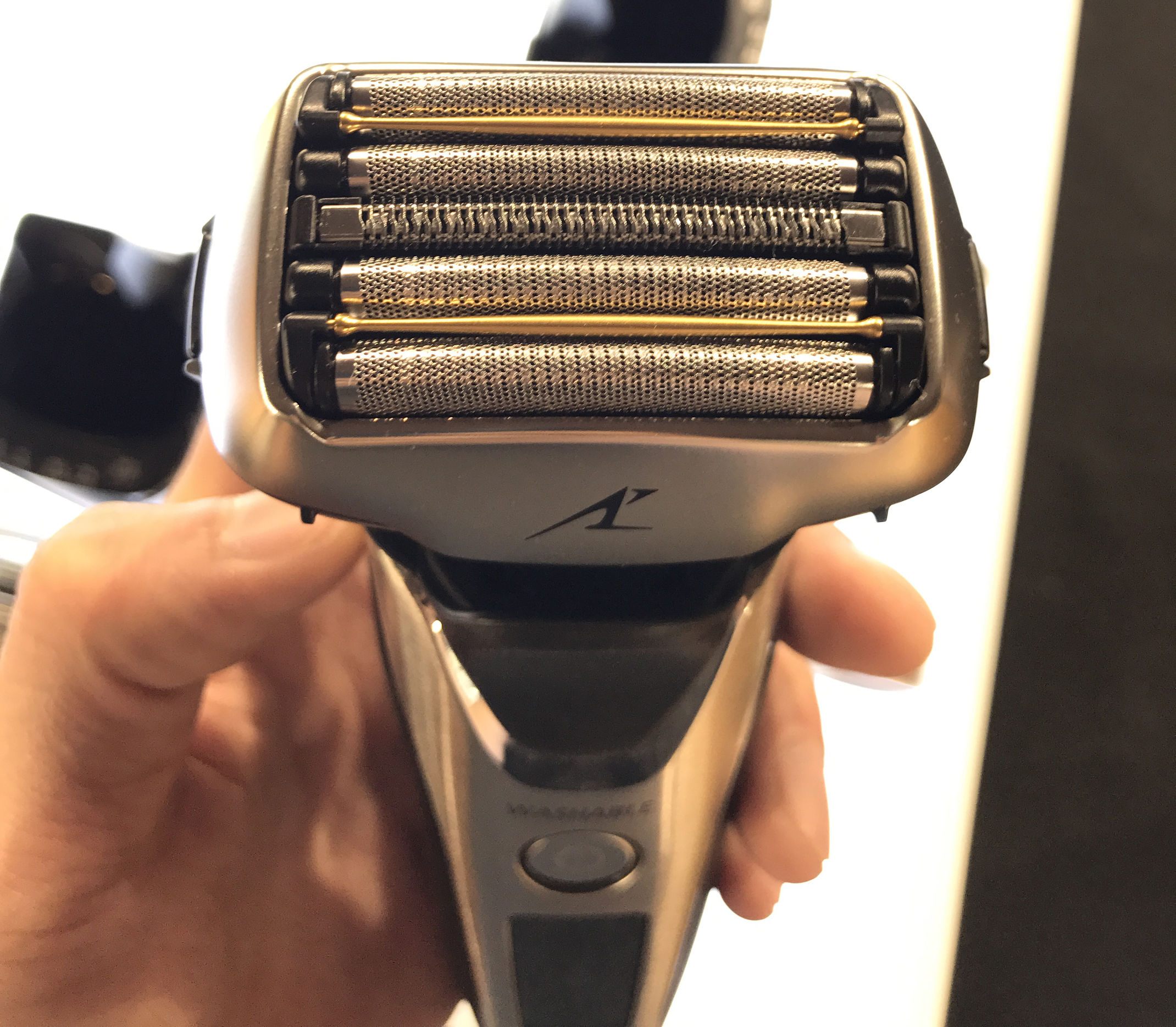 日本松下发布史上最贵剃须刀来了，4大黑科技让男*欲人**罢不能，仅3999元