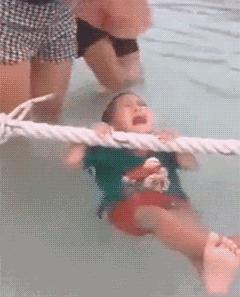 大爷的遮阳工具堪称完美，整体搭配又如此清新脱俗