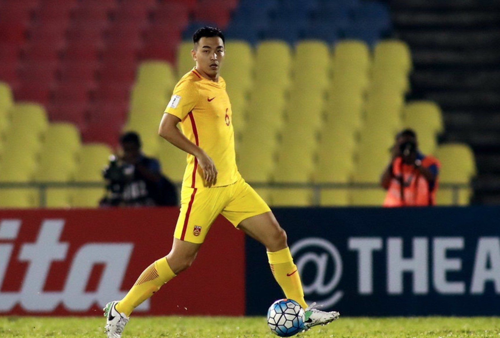 董路国足5分钟集锦,董路从哪里直播国足比赛