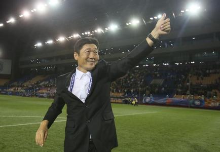 卡帅抱怨草皮完全视频,卡帅霸气回应外援