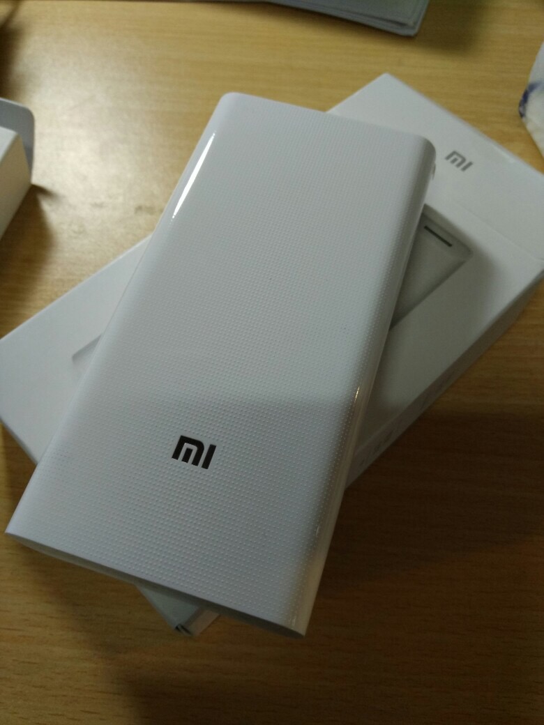 新买的移动电源充不进去,新买的移动电源先用完再充么