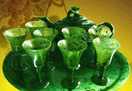 5000元糯种翡翠手镯,荧光灯下翡翠手镯里有亮点