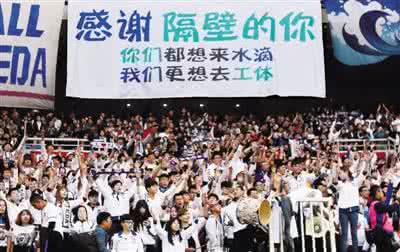 卡帅抱怨草皮完全视频,卡帅霸气回应外援