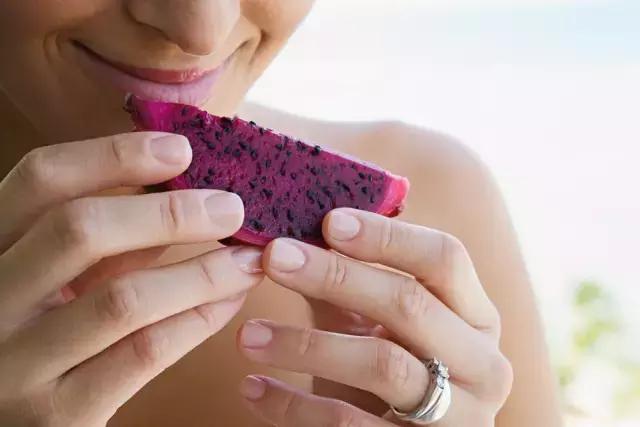 这两种水果不能多吃对身体危害大,这些水果不能乱吃小心有副功能