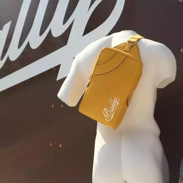 男士如何买衣服,男士买衣服搭配顺序表