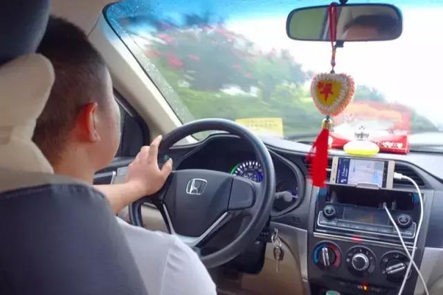 滴滴暖心服务,滴滴免费送医护