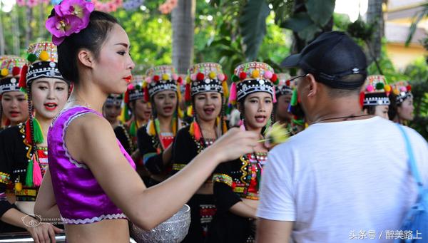 西双版纳在水一方泼水节,版纳哪里能够感受泼水