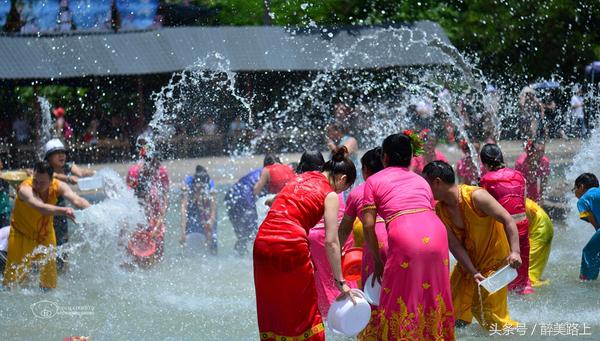 西双版纳在水一方泼水节,版纳哪里能够感受泼水
