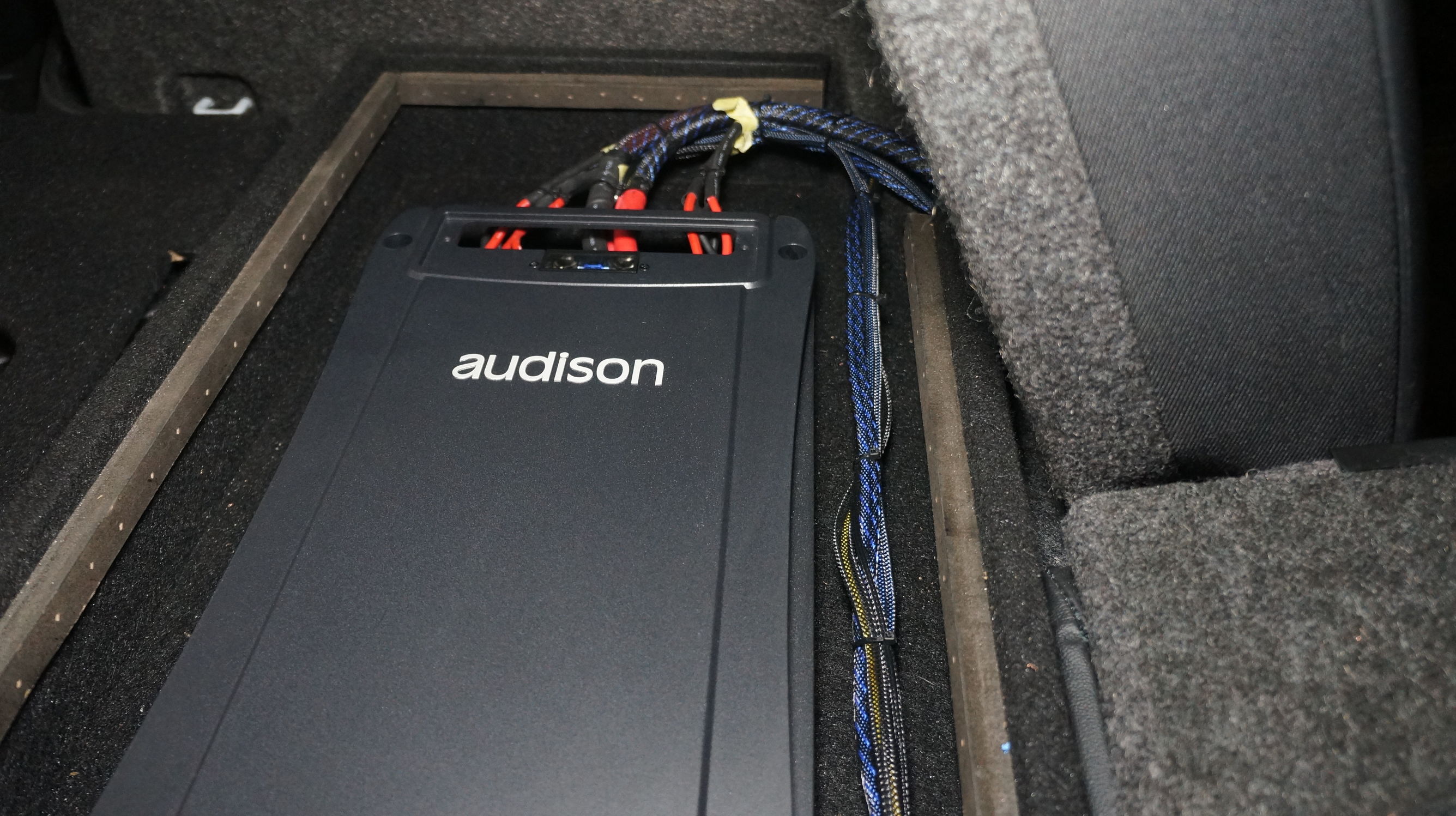 斯柯达明锐12款原车几个鸣笛喇叭,09款斯柯达明锐鸣笛喇叭自己更换