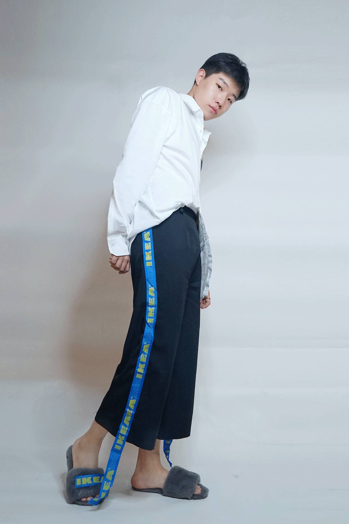 贫穷使人进步,贫穷使人进步后面一句