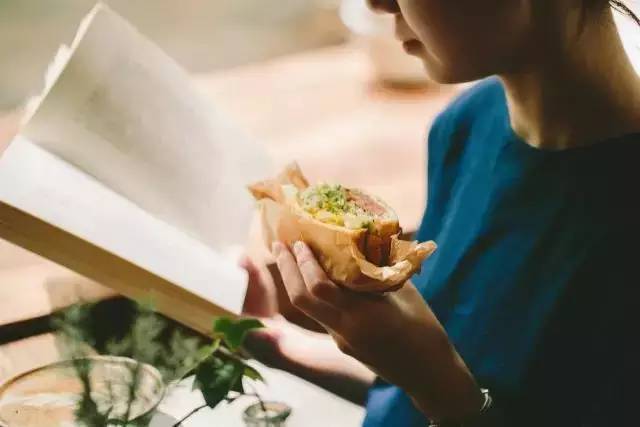 吃饭这么私人的事,吃饭是很私人的事