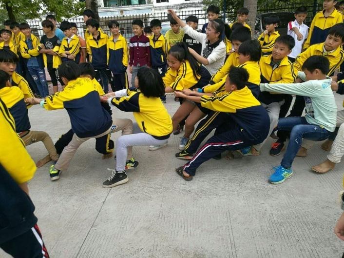 六一戴红领巾仿佛自己回到了童年,戴红领巾庆祝六一