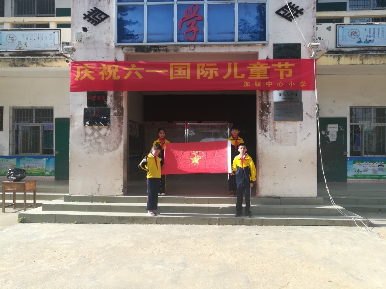 六一戴红领巾仿佛自己回到了童年,戴红领巾庆祝六一